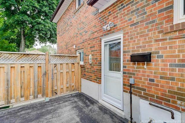 153 Rodda Blvd, House semidetached with 4 bedrooms, 2 bathrooms and 3 parking in Toronto ON | Image 18