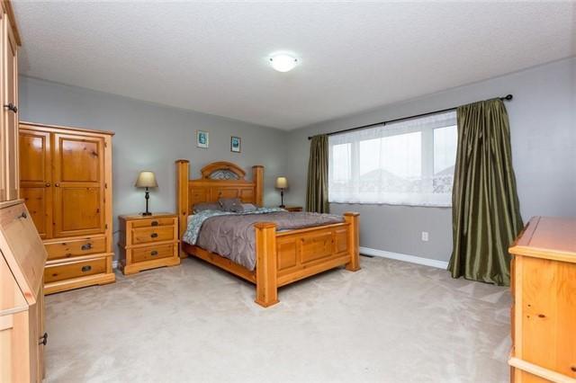 208 Cathcart Cres, House detached with 4 bedrooms, 4 bathrooms and 2 parking in Milton ON | Image 8