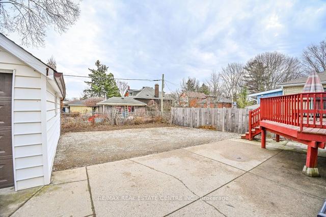 139 York Rd, House detached with 4 bedrooms, 3 bathrooms and 5 parking in Guelph ON | Image 10