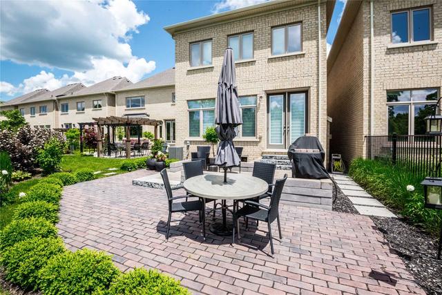 2434 Chateau Common Crt, House attached with 3 bedrooms, 4 bathrooms and 4 parking in Oakville ON | Image 32