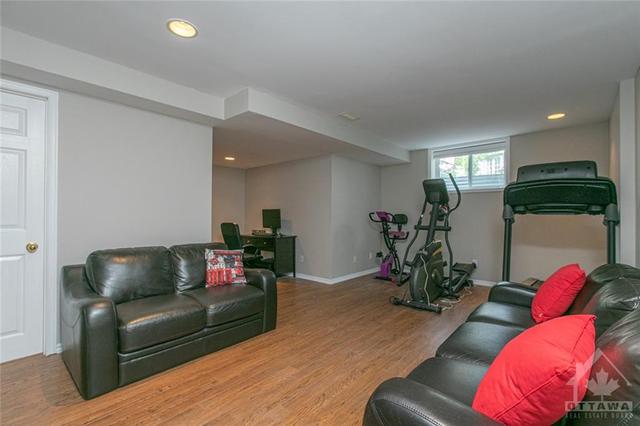 35 Grassy Plains Drive, Townhouse with 3 bedrooms, 2 bathrooms and 3 parking in Ottawa ON | Image 20