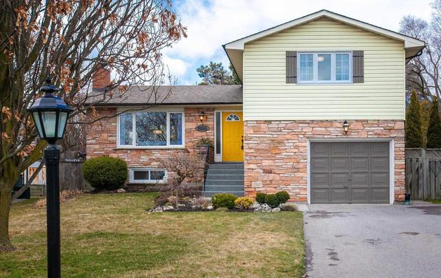 886 Queensdale Ave, House detached with 3 bedrooms, 2 bathrooms and 6 parking in Oshawa ON | Image 3