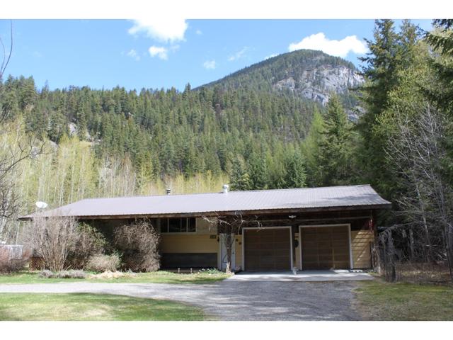 226 Burton Main Road, House detached with 3 bedrooms, 2 bathrooms and null parking in Central Kootenay K BC | Image 36