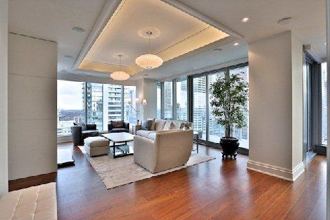 1703 - 55 Scollard St, Condo with 2 bedrooms, 3 bathrooms and 2 parking in Toronto ON | Image 3