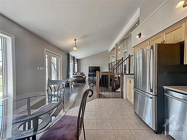 370 Rideau River Road, House detached with 2 bedrooms, 2 bathrooms and 4 parking in Montague ON | Image 5