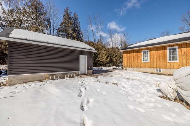 1081 Larch St, House detached with 2 bedrooms, 1 bathrooms and 9 parking in Innisfil ON | Image 17