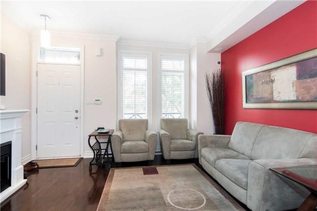 th32 - 97 The Queensway Ave, Townhouse with 3 bedrooms, 2 bathrooms and 2 parking in Toronto ON | Image 3