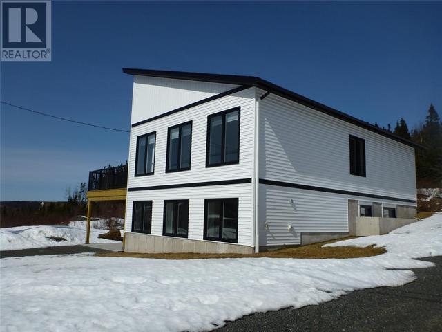 37 Sunset Drive, House other with 6 bedrooms, 3 bathrooms and null parking in Clarenville NL | Image 3