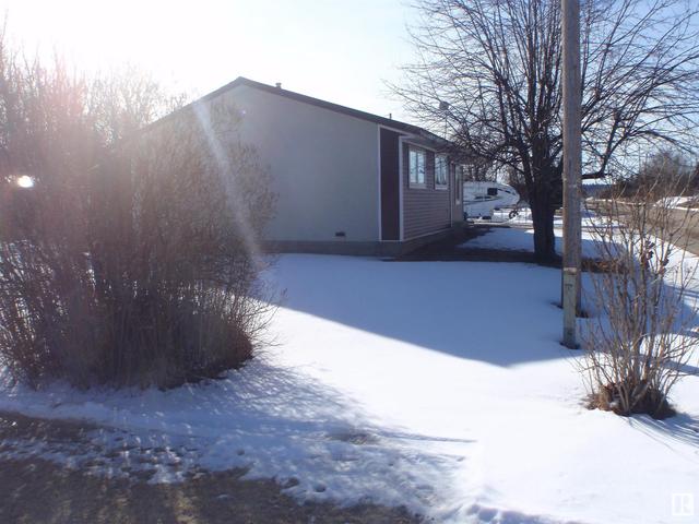 52 Thomson Rd, House detached with 3 bedrooms, 1 bathrooms and null parking in Woodlands County AB | Image 6
