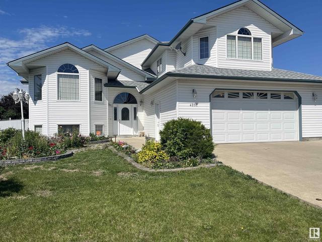 4202 47 St, House detached with 5 bedrooms, 4 bathrooms and null parking in Vegreville AB | Image 1