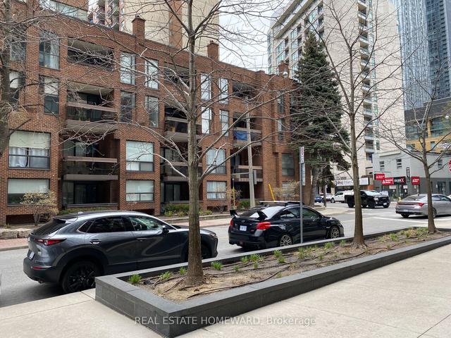 312 - 15 Mcmurrich St, Condo with 2 bedrooms, 2 bathrooms and 1 parking in Toronto ON | Image 10