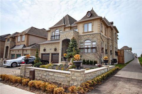 2494 Meadowridge Dr, House detached with 5 bedrooms, 5 bathrooms and 5 parking in Oakville ON | Image 2