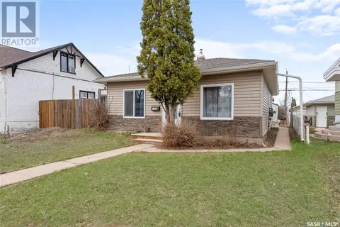 1110 Coteau Street W, House detached with 2 bedrooms, 1 bathrooms and null parking in Moose Jaw SK | Card Image