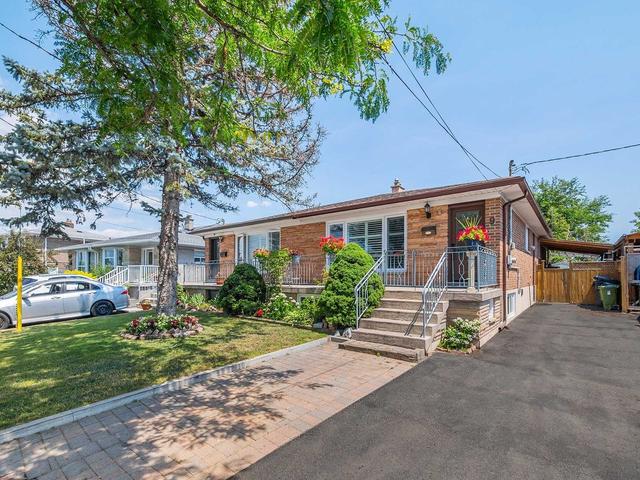 9 Cherrylawn Ave, House semidetached with 3 bedrooms, 2 bathrooms and 5 parking in Toronto ON | Image 12