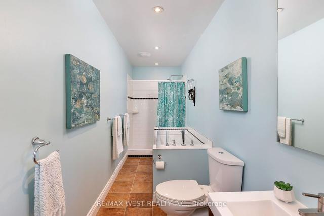70 Thirty Ninth St, House detached with 2 bedrooms, 2 bathrooms and 1 parking in Toronto ON | Image 21