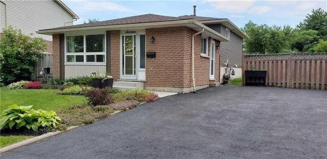 16 Bywood Cres, House detached with 3 bedrooms, 1 bathrooms and 3 parking in Hamilton ON | Image 2