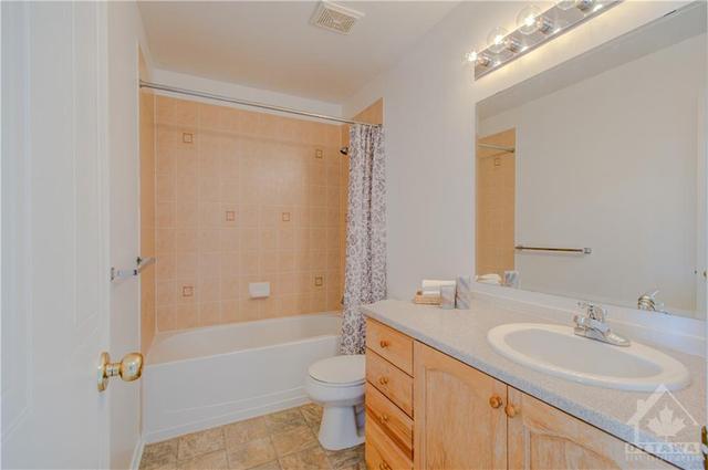 528 Woodchase Street, Townhouse with 3 bedrooms, 3 bathrooms and 3 parking in Ottawa ON | Image 26