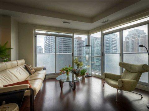 lph21 - 1 Shaw St, Condo with 1 bedrooms, 1 bathrooms and 1 parking in Toronto ON | Image 1