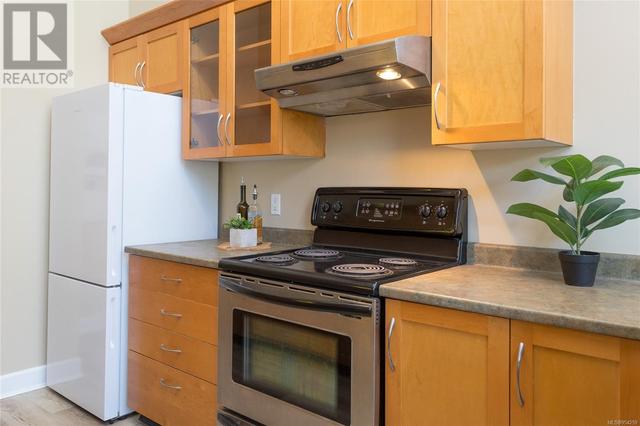 112 - 880 Short St, Condo with 2 bedrooms, 2 bathrooms and 1 parking in Saanich BC | Image 13