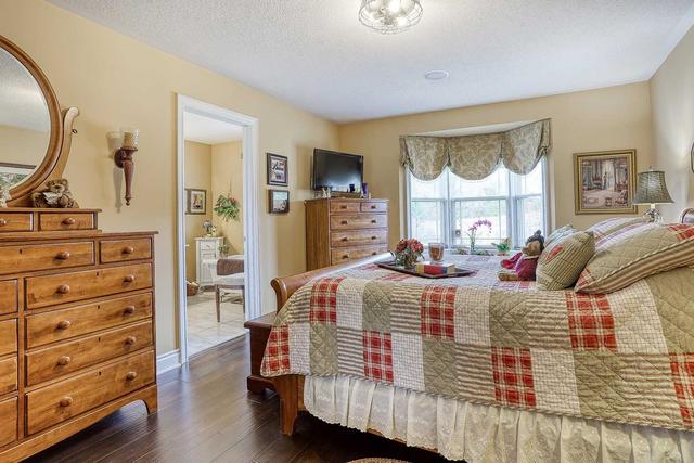 422 Lakeshore Rd, House detached with 2 bedrooms, 2 bathrooms and 4 parking in Port Hope ON | Image 11
