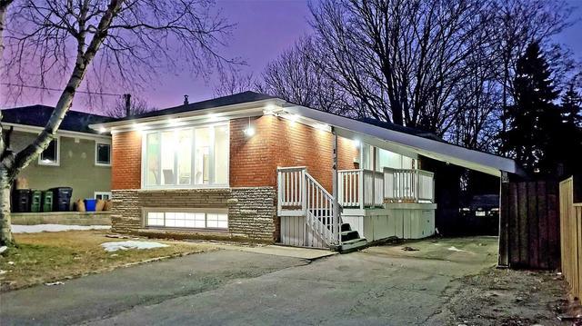 134 Confederation Dr, House detached with 3 bedrooms, 2 bathrooms and 4 parking in Toronto ON | Image 33