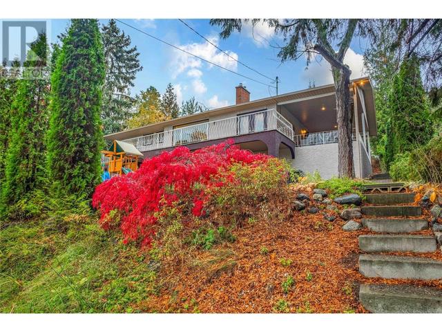 1102 Bentien Road, House detached with 6 bedrooms, 3 bathrooms and 4 parking in Kelowna BC | Image 13