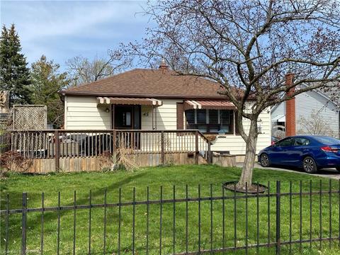 45 Wood Street, House detached with 3 bedrooms, 2 bathrooms and 4 parking in Brantford ON | Card Image