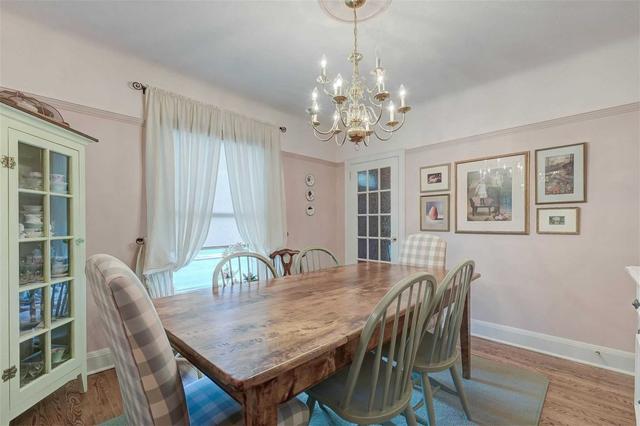 117 Brooklawn Ave, House detached with 2 bedrooms, 2 bathrooms and 3 parking in Toronto ON | Image 2