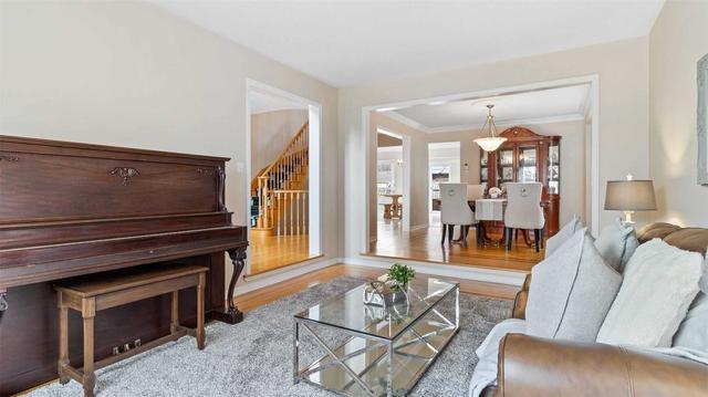 440 Mccaffrey Rd, House detached with 4 bedrooms, 3 bathrooms and 7 parking in Newmarket ON | Image 3