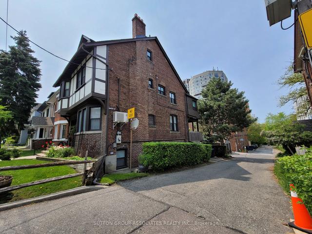 upper - 378 Spadina Rd, House detached with 4 bedrooms, 2 bathrooms and 4 parking in Toronto ON | Image 12
