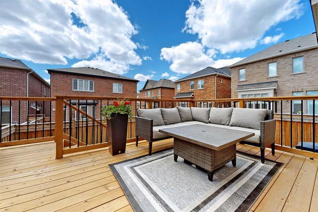 29 Degraaf Cres, House detached with 4 bedrooms, 3 bathrooms and 4 parking in Aurora ON | Image 31