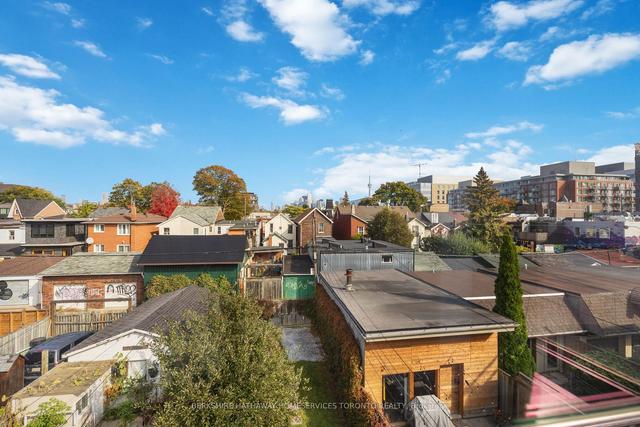 19 Fennings St, House detached with 2 bedrooms, 3 bathrooms and 2 parking in Toronto ON | Image 32