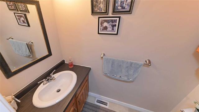 52 Carleton Pl, Townhouse with 3 bedrooms, 2 bathrooms and 2 parking in Brampton ON | Image 17