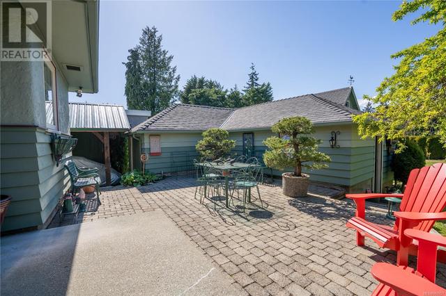 2834 Inlet Ave, House detached with 4 bedrooms, 1 bathrooms and 2 parking in Saanich BC | Image 17