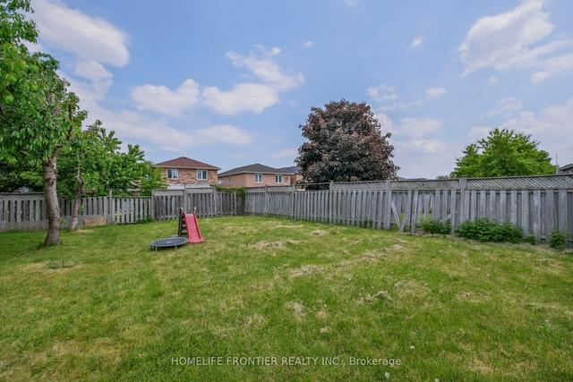 70 Noble Dr, House semidetached with 3 bedrooms, 2 bathrooms and 4 parking in Bradford West Gwillimbury ON | Image 24