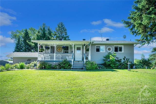 81 Bay Road, House detached with 3 bedrooms, 2 bathrooms and 10 parking in Rideau Lakes ON | Image 1