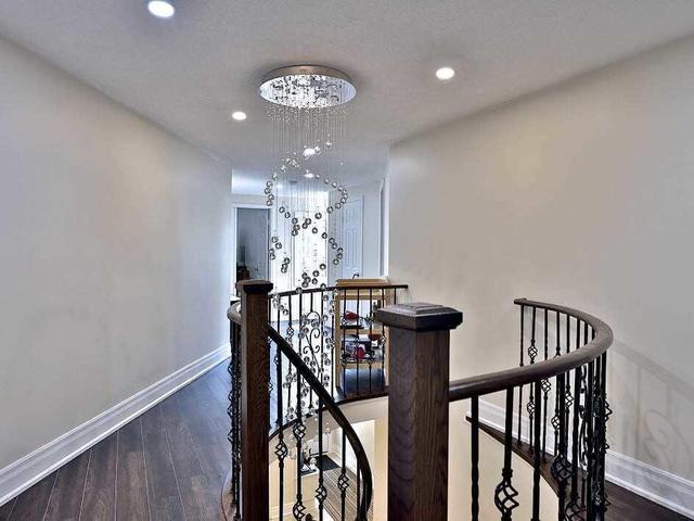 10 Michael Crt, House detached with 4 bedrooms, 4 bathrooms and 2 parking in Vaughan ON | Image 10