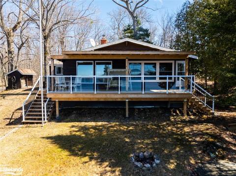 95 Robinson Road, House detached with 3 bedrooms, 1 bathrooms and 6 parking in Magnetawan ON | Card Image