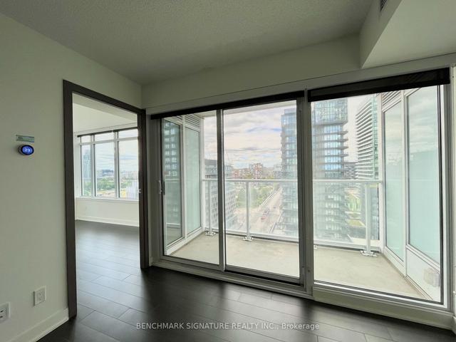 1703 - 19 Bathurst St, Condo with 1 bedrooms, 1 bathrooms and 0 parking in Toronto ON | Image 2