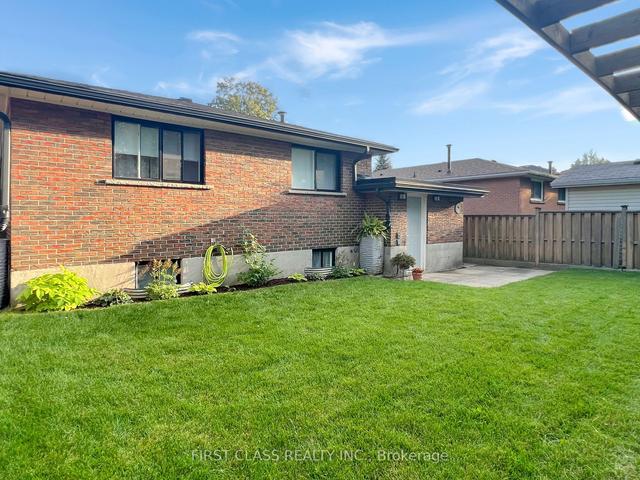 24 Fintona Ave, House detached with 3 bedrooms, 2 bathrooms and 4 parking in Toronto ON | Image 31