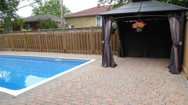 51 Rossburn Dr, House detached with 3 bedrooms, 3 bathrooms and 5 parking in Toronto ON | Image 30