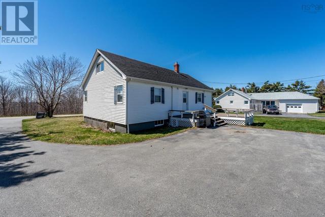 43 Belle Vue St, House detached with 5 bedrooms, 1 bathrooms and null parking in Clare NS | Image 5