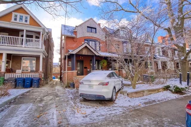 upper - 141 Marion St, House detached with 2 bedrooms, 2 bathrooms and 1 parking in Toronto ON | Image 12