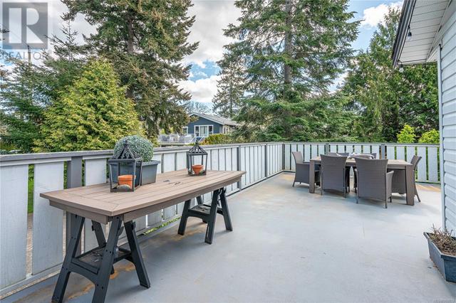 589 Kay St, House detached with 4 bedrooms, 2 bathrooms and 6 parking in Saanich BC | Image 16
