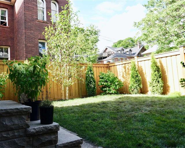 unit 2 - 143 Madison Ave, House detached with 3 bedrooms, 3 bathrooms and 1 parking in Toronto ON | Image 4