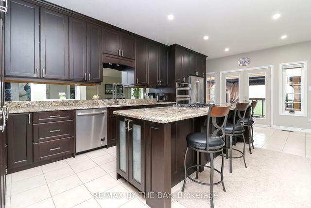 37 Walnut Dr, House detached with 3 bedrooms, 5 bathrooms and 9 parking in Wasaga Beach ON | Image 7