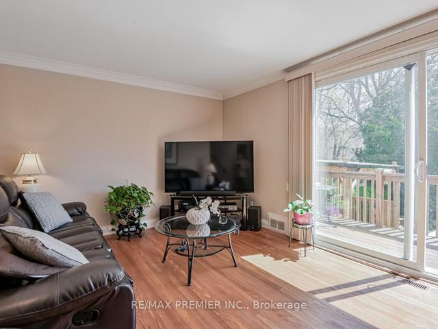 93 Black Creek Blvd, House detached with 4 bedrooms, 2 bathrooms and 4 parking in Toronto ON | Image 28