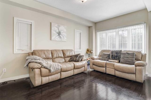 253 Bussel Cres, House detached with 4 bedrooms, 4 bathrooms and 2 parking in Milton ON | Image 7