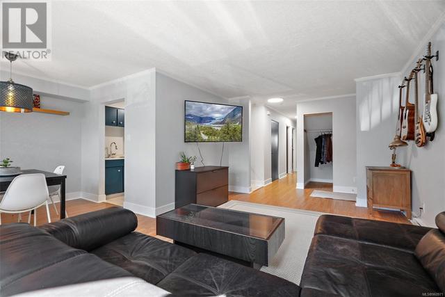 560 Carnation Pl, Condo with 2 bedrooms, 1 bathrooms and 1 parking in Saanich BC | Image 5