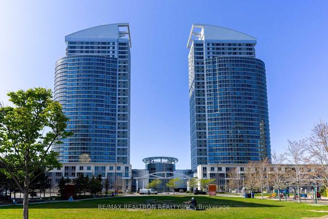 ph502 - 38 Lee Centre Dr, Condo with 2 bedrooms, 2 bathrooms and 1 parking in Toronto ON | Image 1